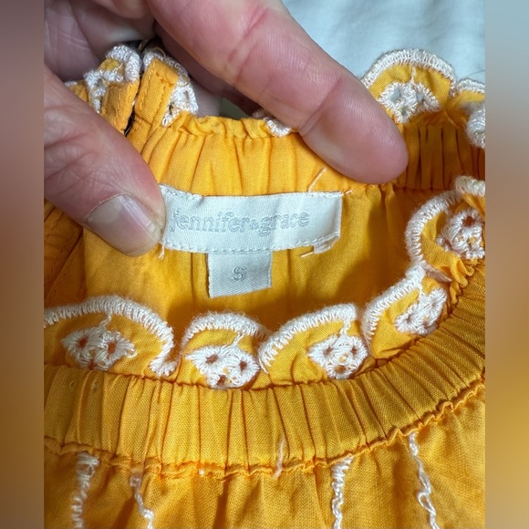 JENNIFER & GRACE Marigold Yellow and White embroidered flutter sleeve top size S - Picture 6 of 13